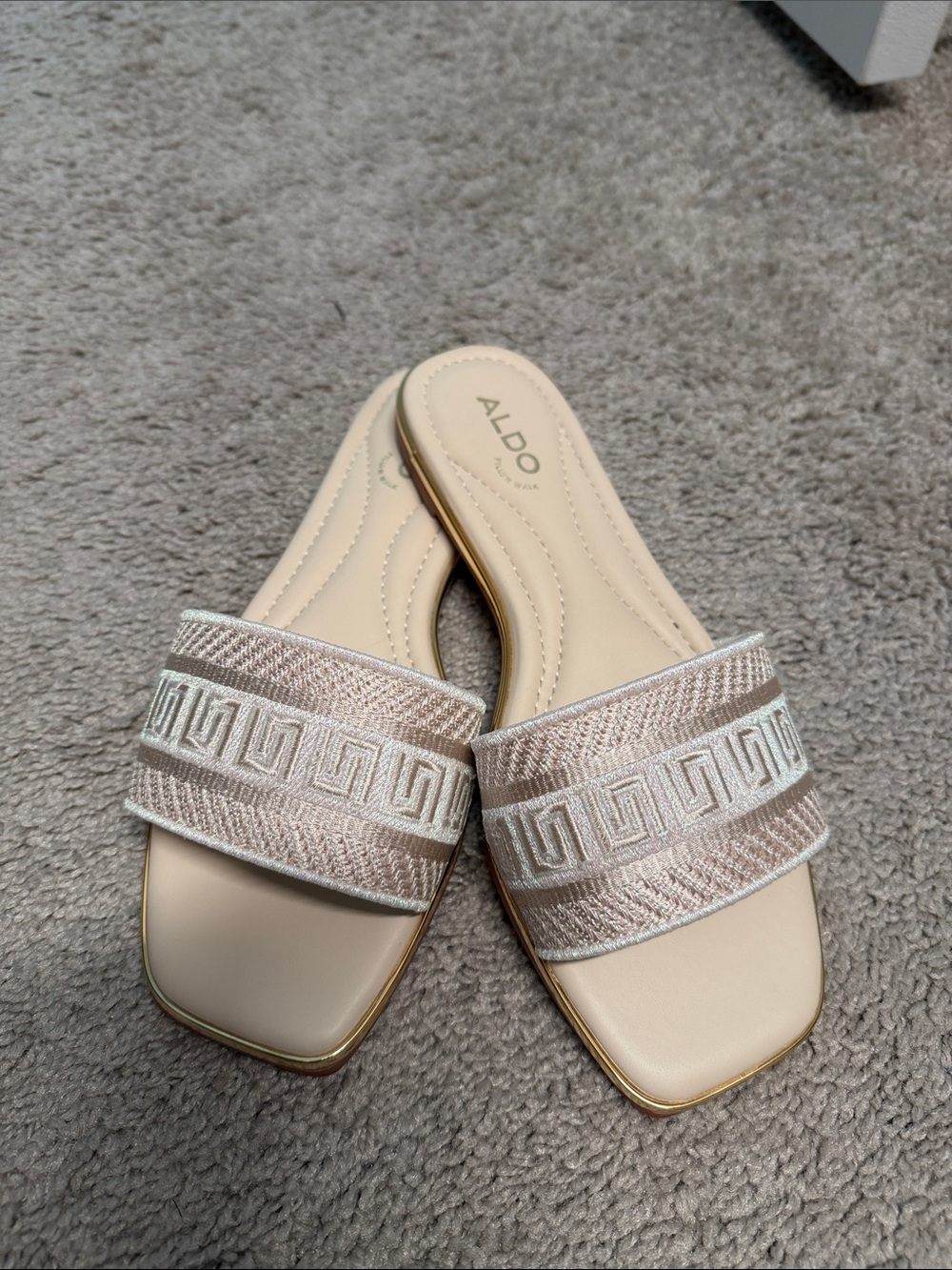 NWOT Aldo Sandal